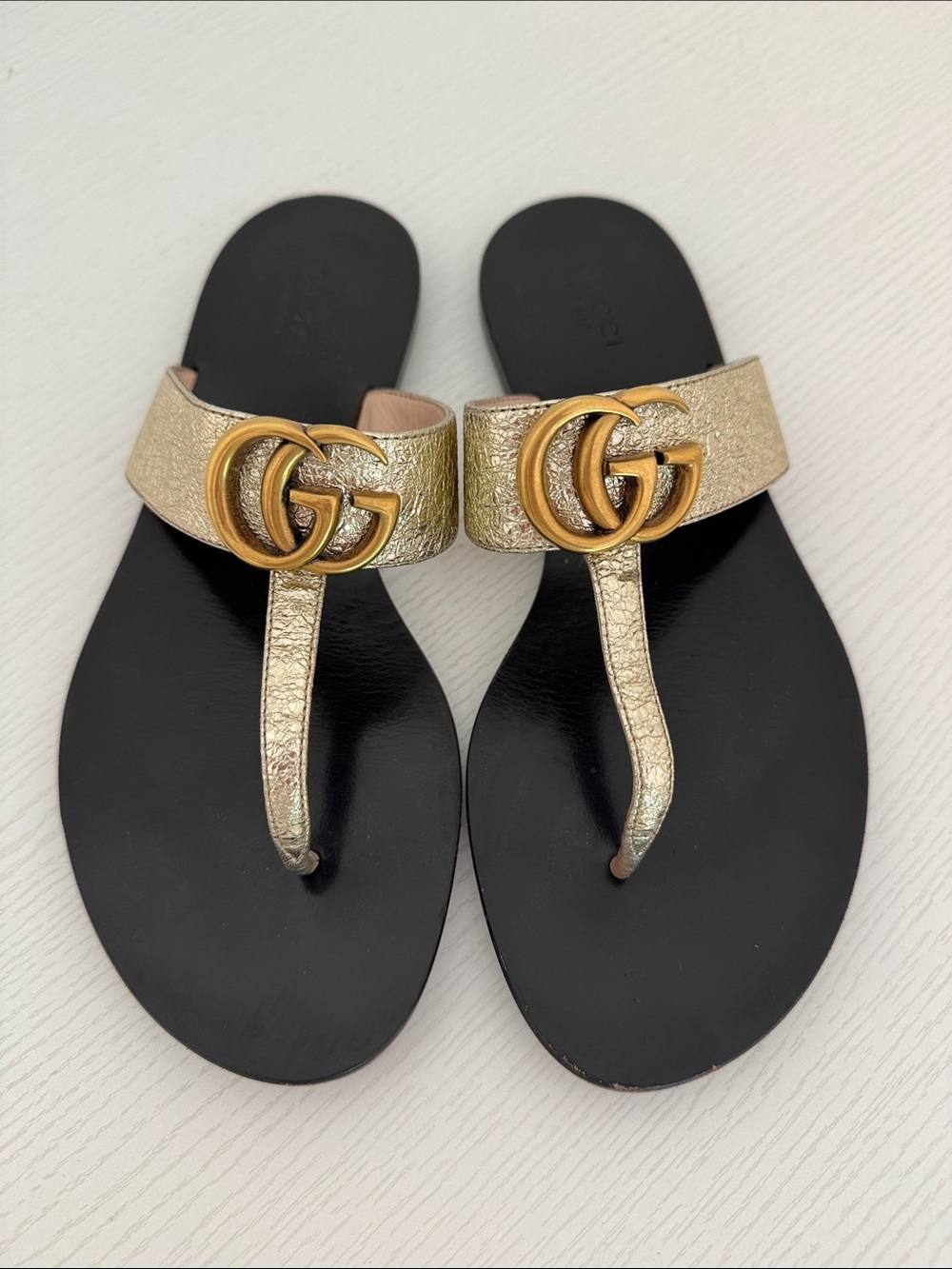 Gucci GG Gold Marmont Leather Thong Sandals Flat Shoes Authentic EU 37 US 7